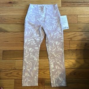 NWT Lululemon Wunderunder Crop Tight